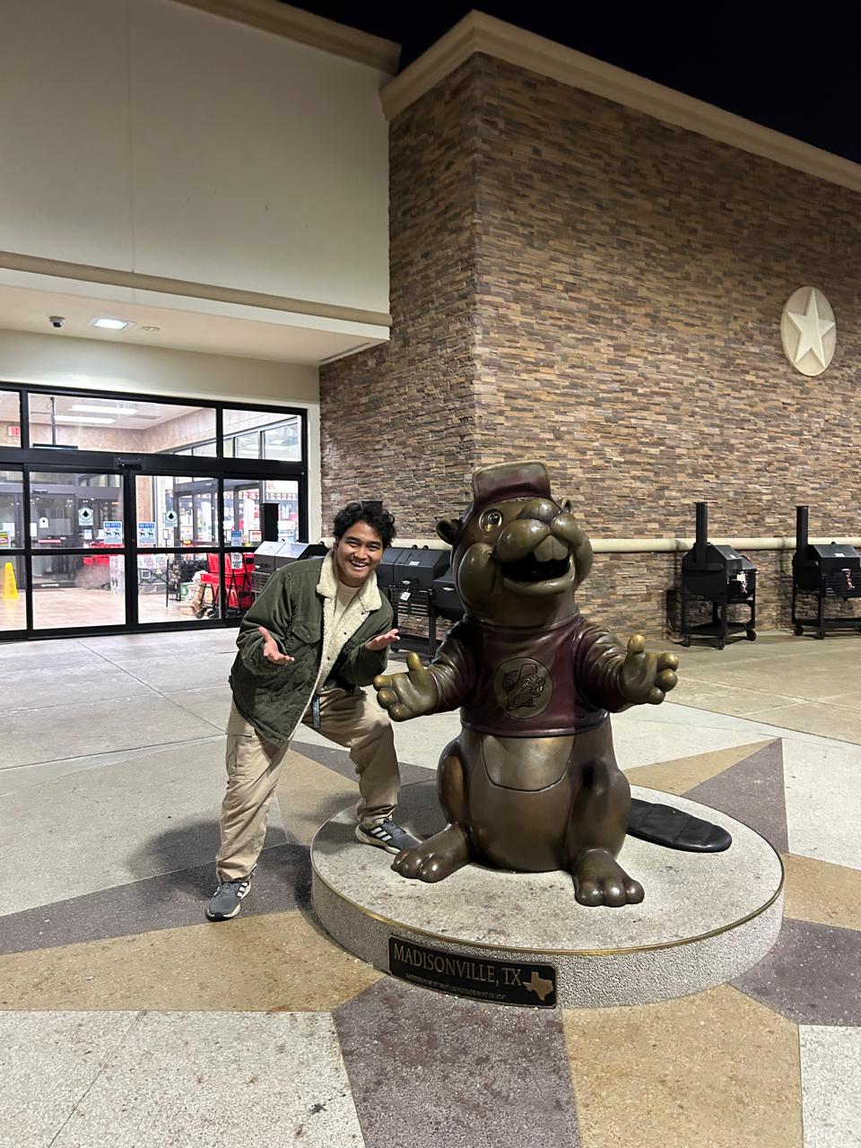 Buc-ees Statue